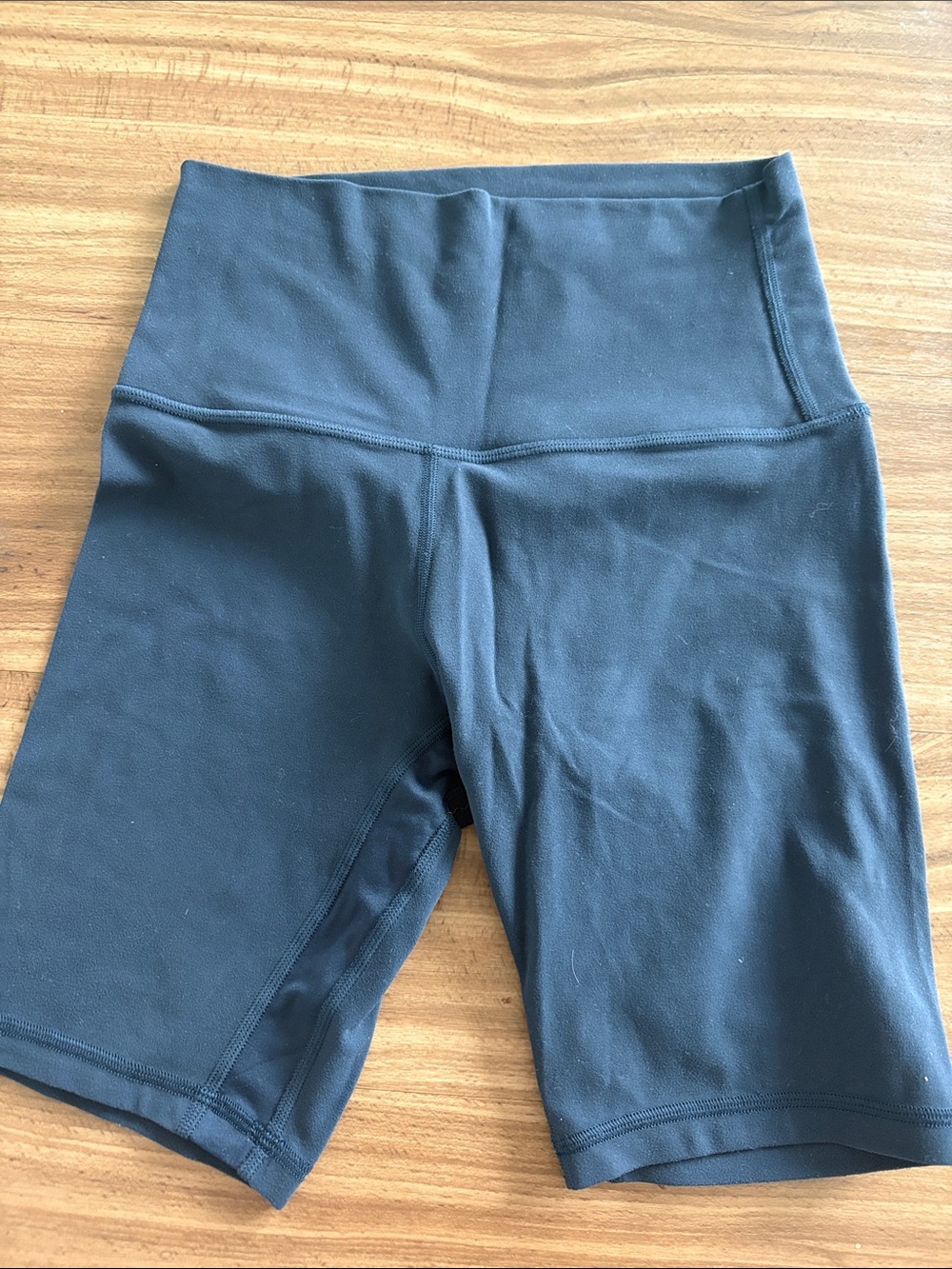 Lululemon High-Waist align navy 6” shorts